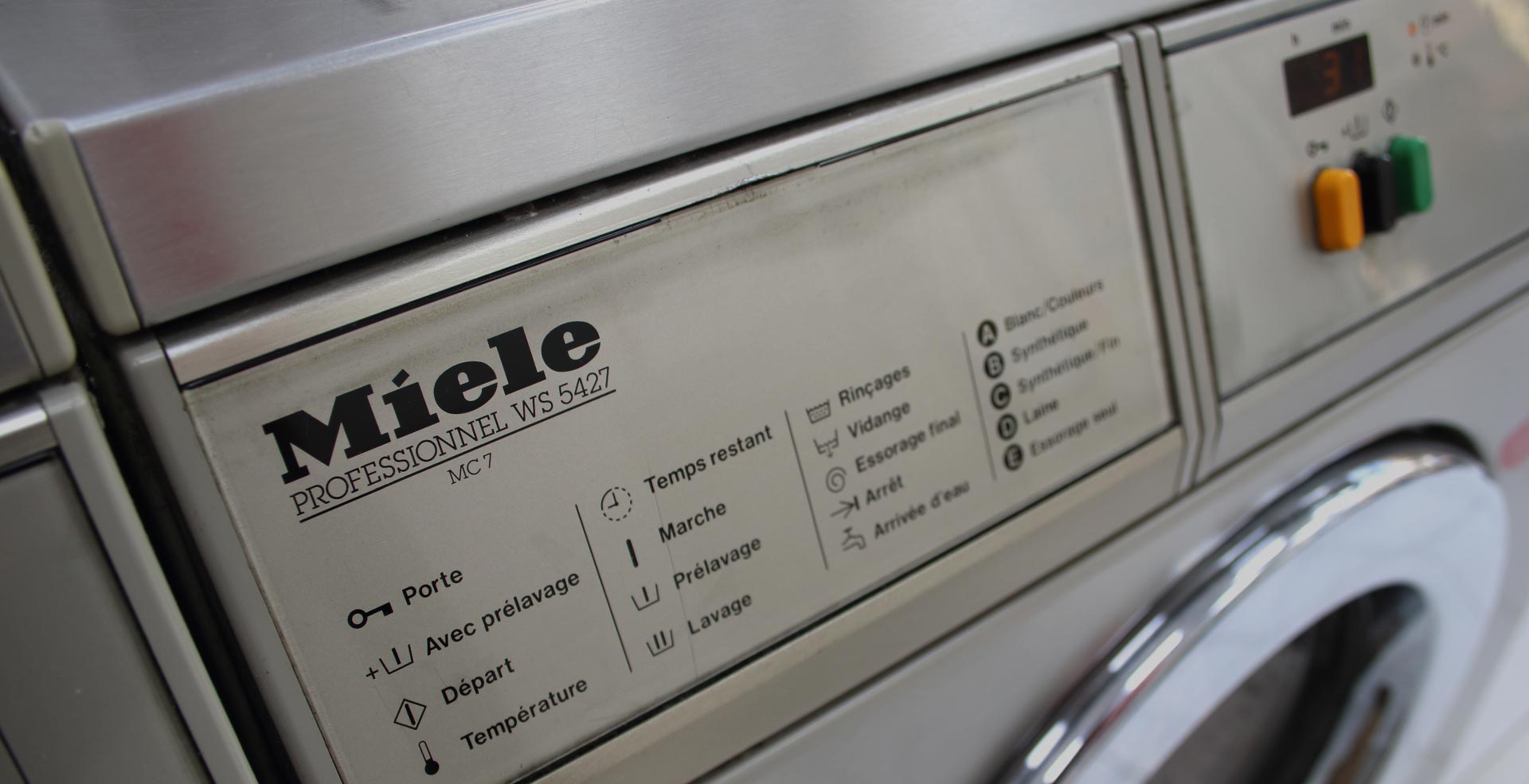 Laverie automatique avenue Simon Bolivar 75019 Paris, machine 7 à 18kg et séchage 12kg